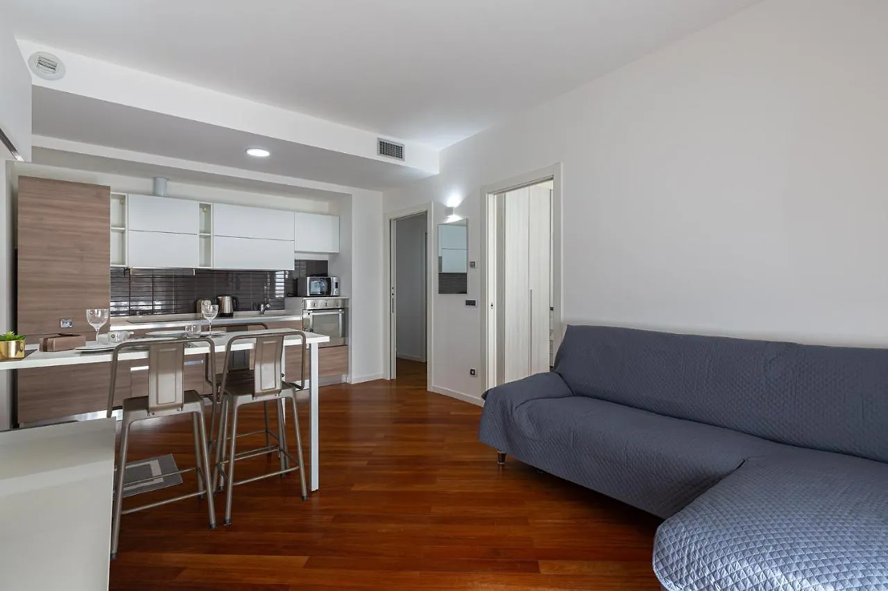 Central/Garibaldi Luxurious Two-Room Apartment. Milano