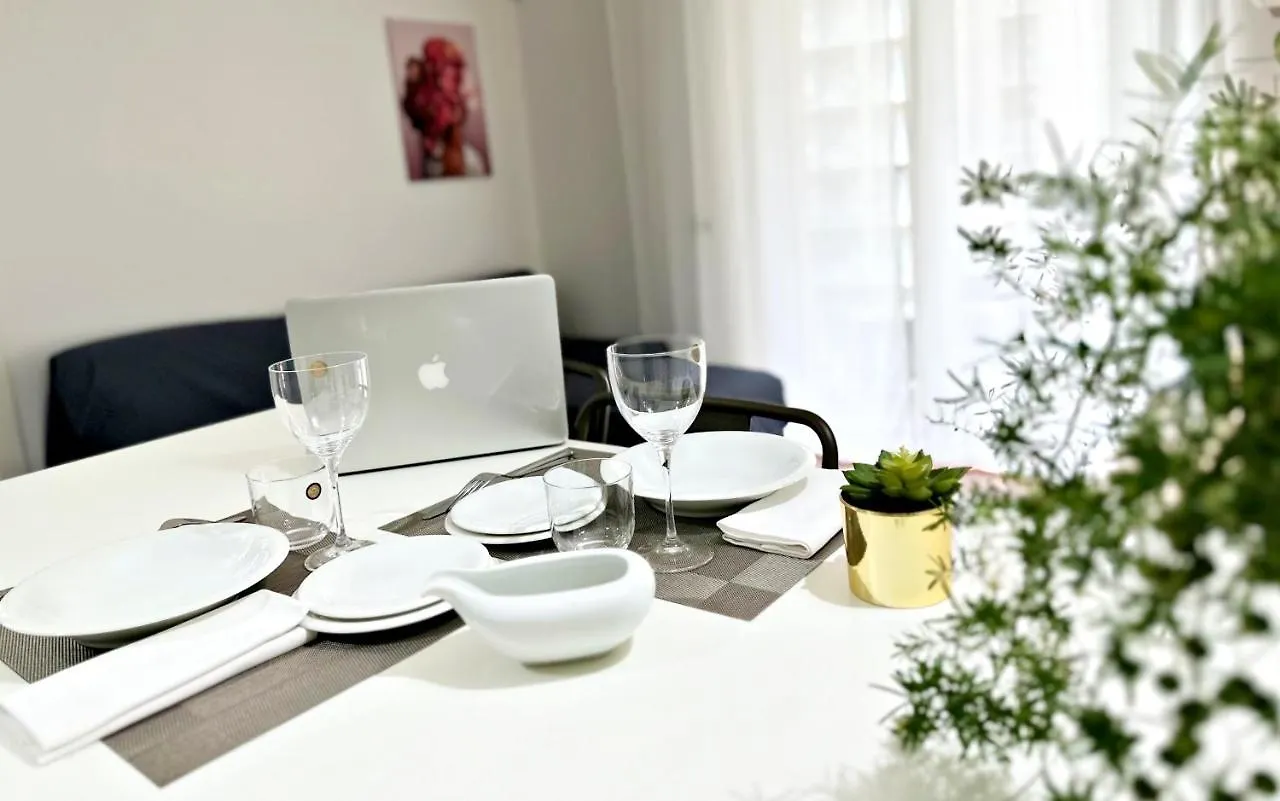 Central/Garibaldi Luxurious Two-Room Apartment. Milano 0*,