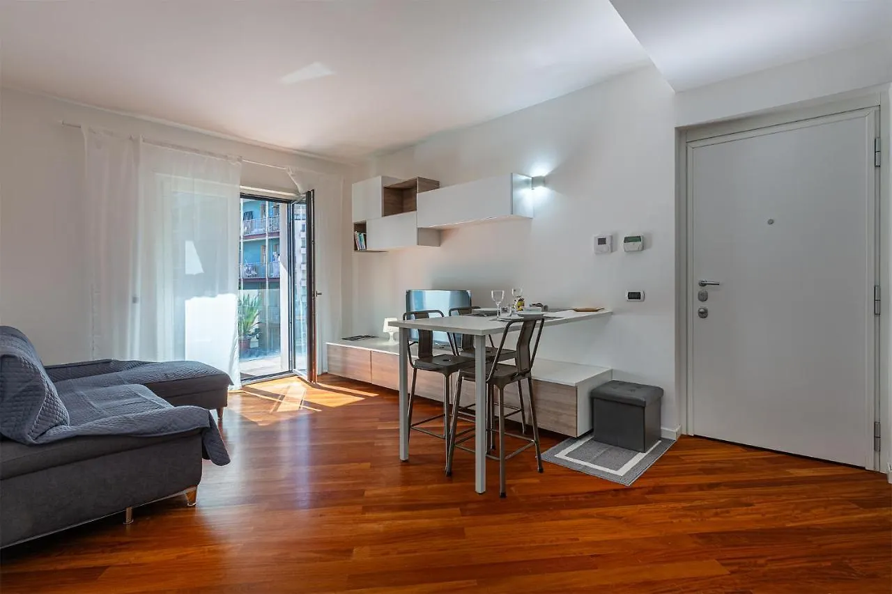 Central/Garibaldi Luxurious Two-Room Apartment. Milano