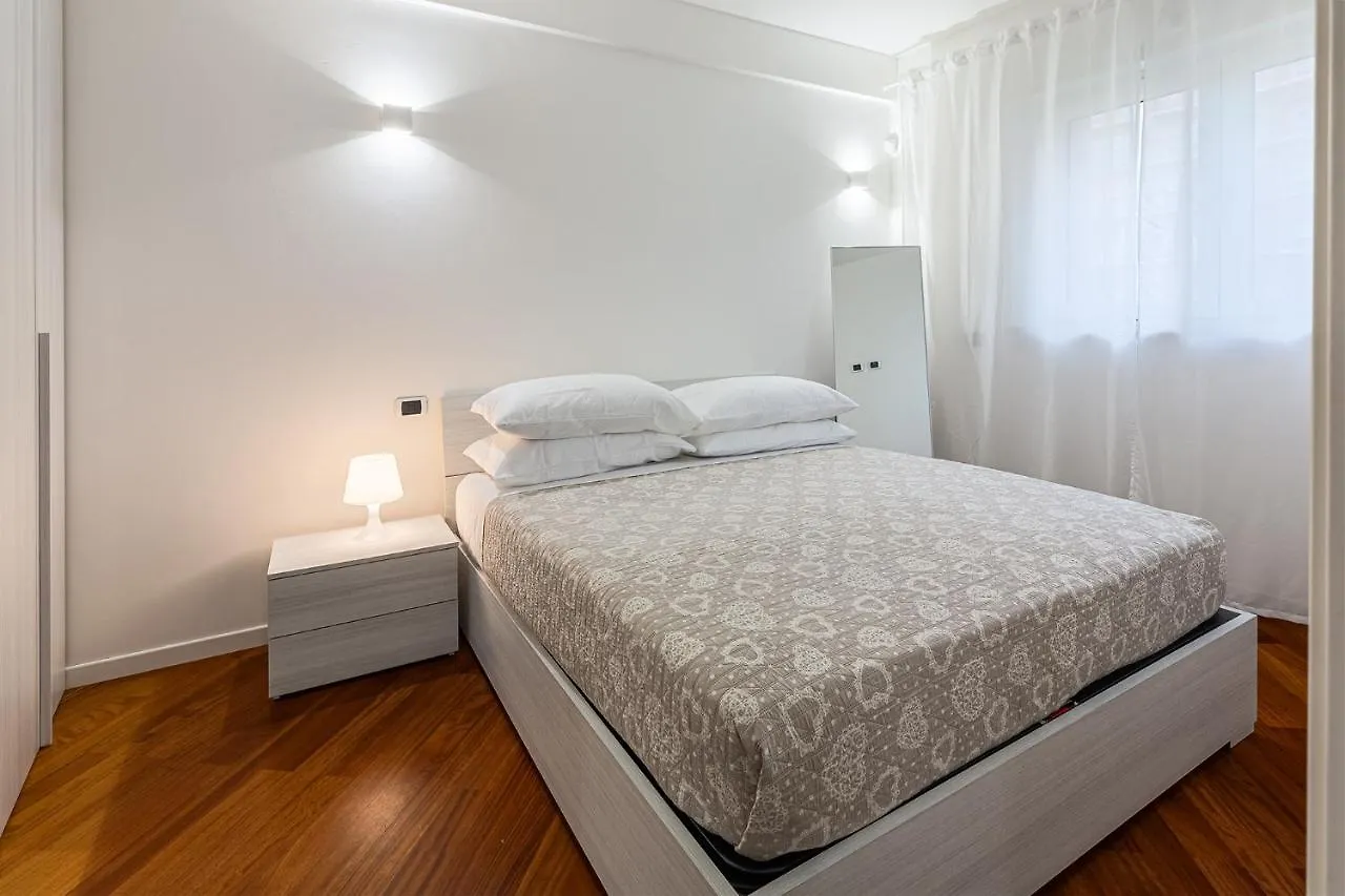 Apartment Central/Garibaldi Luxurious Two-Room Apartment. Milan