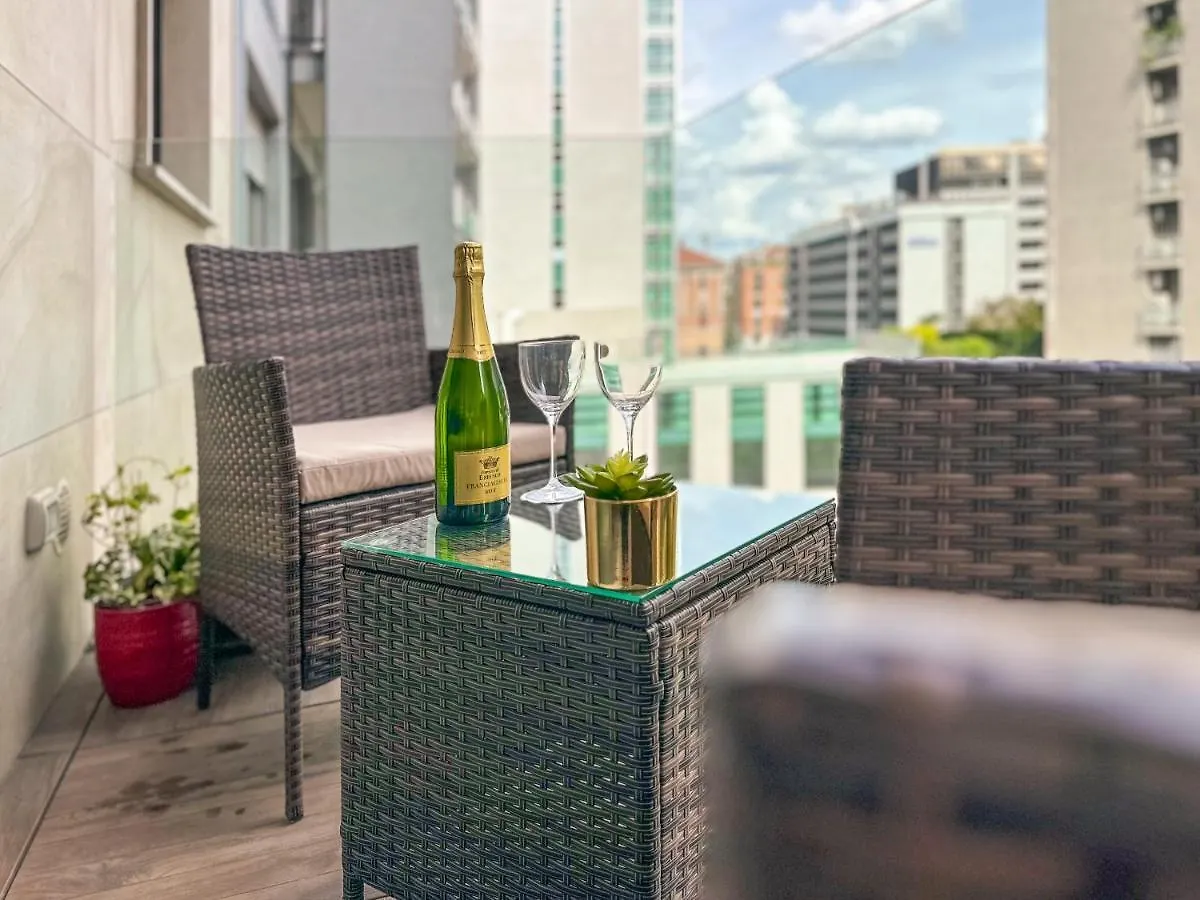 Central/Garibaldi Luxurious Two-Room Apartment. Milan
